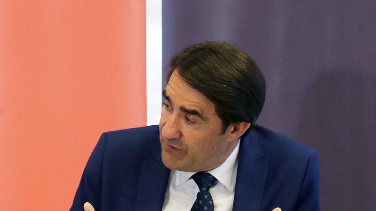 El consejero de Fomento y Medio Ambiente, Juan Carlos Suárez-Quiñones, participa en un Desayuno Informativo de la Agencia Ical.-ICAL