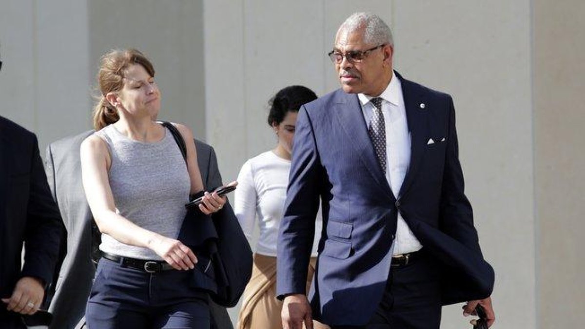 Arnold Donald, presidente ejecutivo de la multinacional de cruceros.-AP