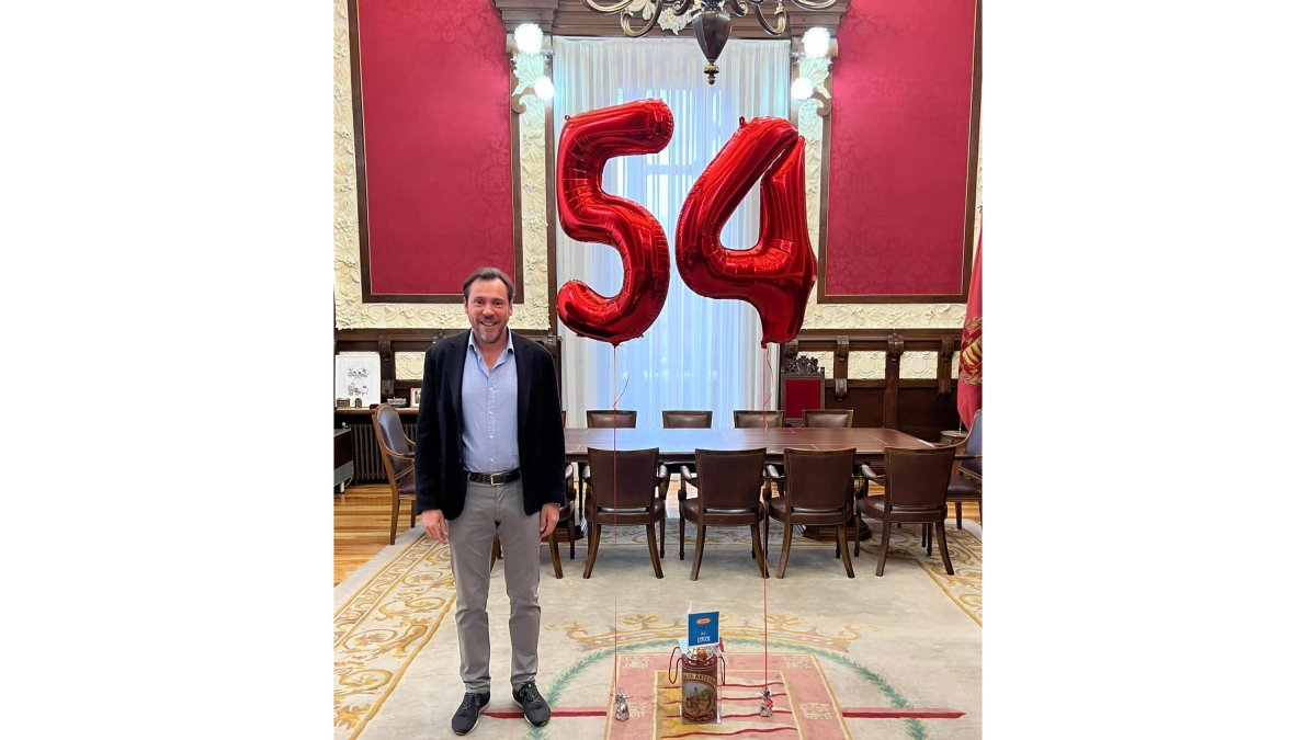 Óscar Puente celebra su 54 cumpleaños. TWITTER