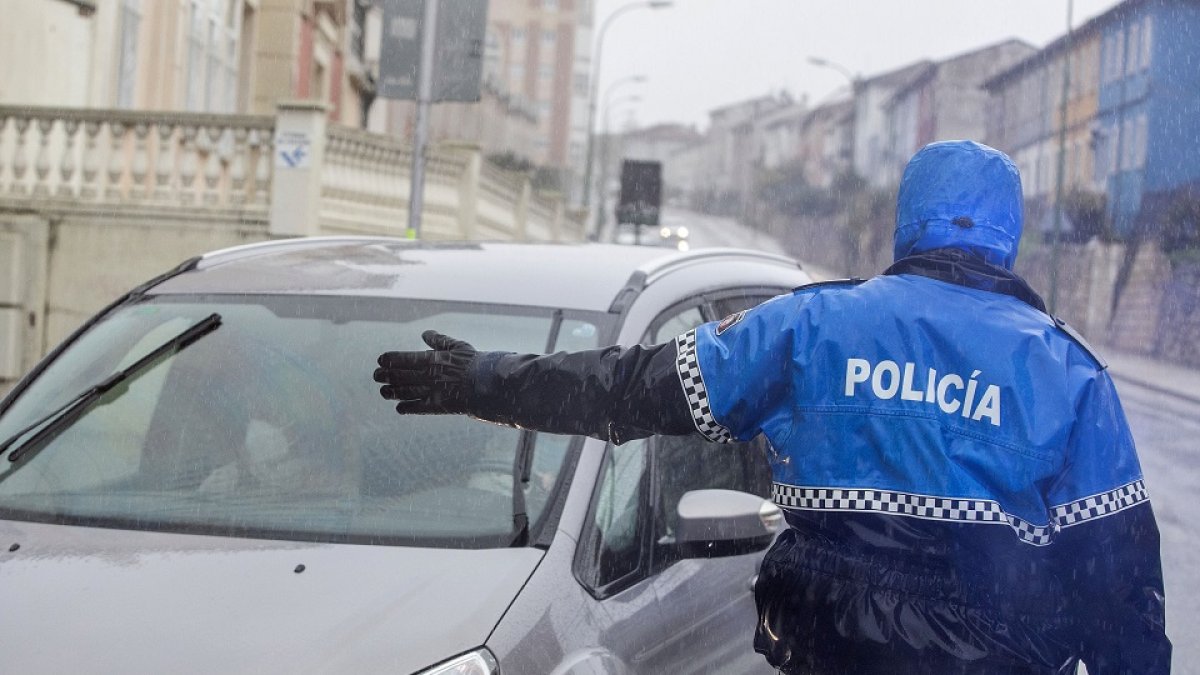 Controles policiales ante el confinamiento perimetral. Imagen de archivo / ICAL.