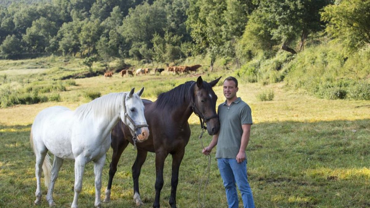 Juan Güemes, ganadero de la Sierra de la Demanda, cuenta con dos explotaciones en Bezares y Tinieblas de la Sierra.-O2ESTUDIO