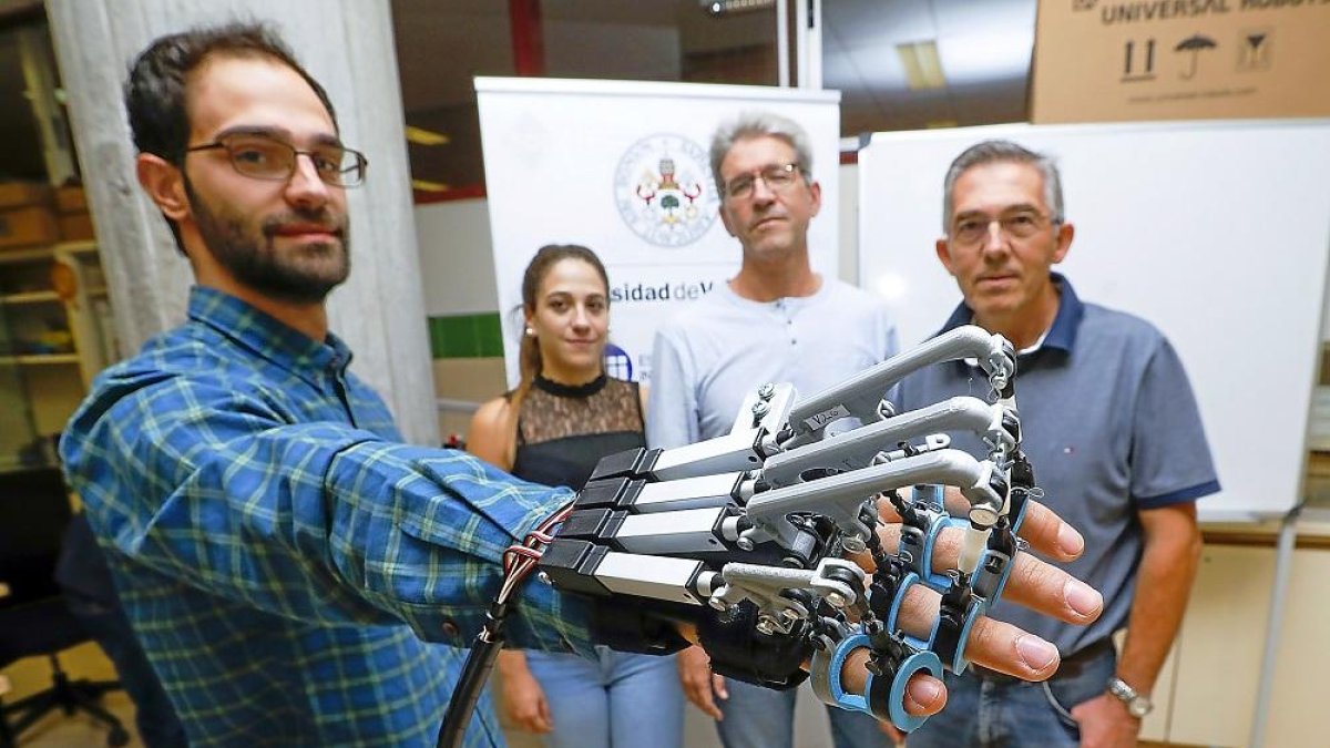 Miembros del equipo de investigación de Robótica Médica del Instituto de las Tecnologías Avanzadas de la Producción de la Universidad de Valladolid.-J. M. LOSTAU