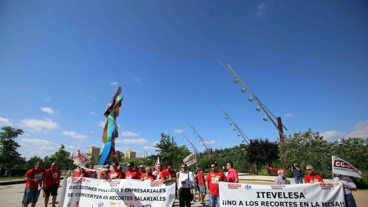trabajadores de Itevelesa se manifiestan.-ICAL