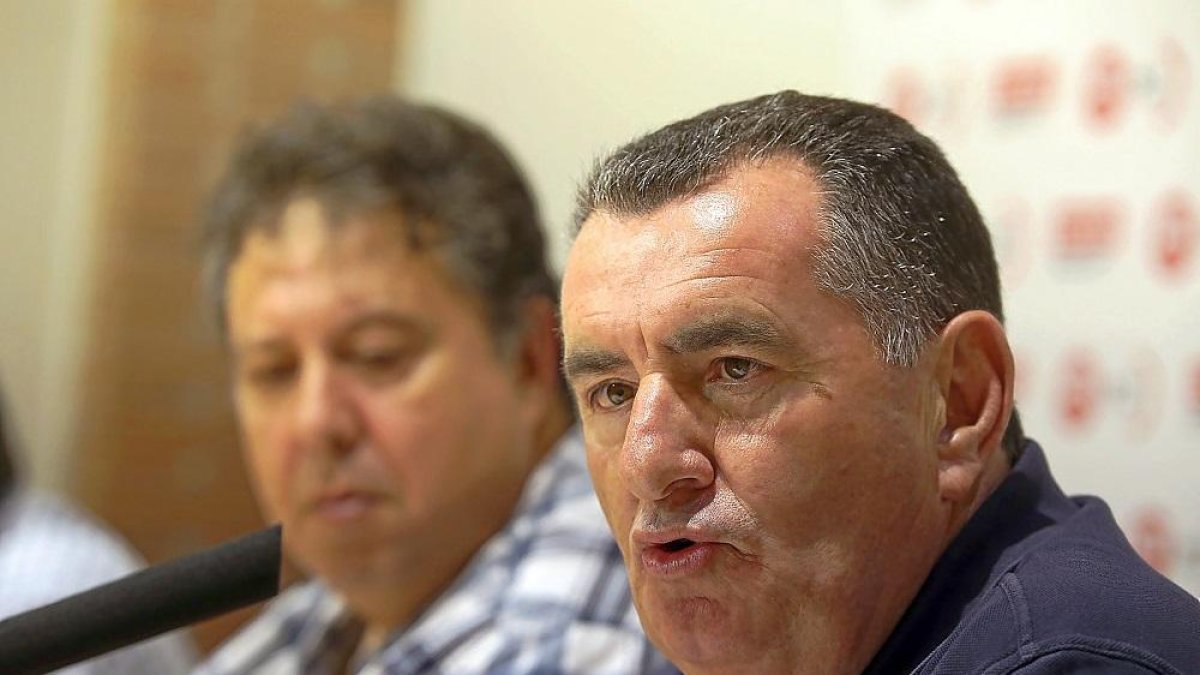 Francisco Fernández (D), en una imagen de archivo durante una rueda de prensa de UGT.-ICAL