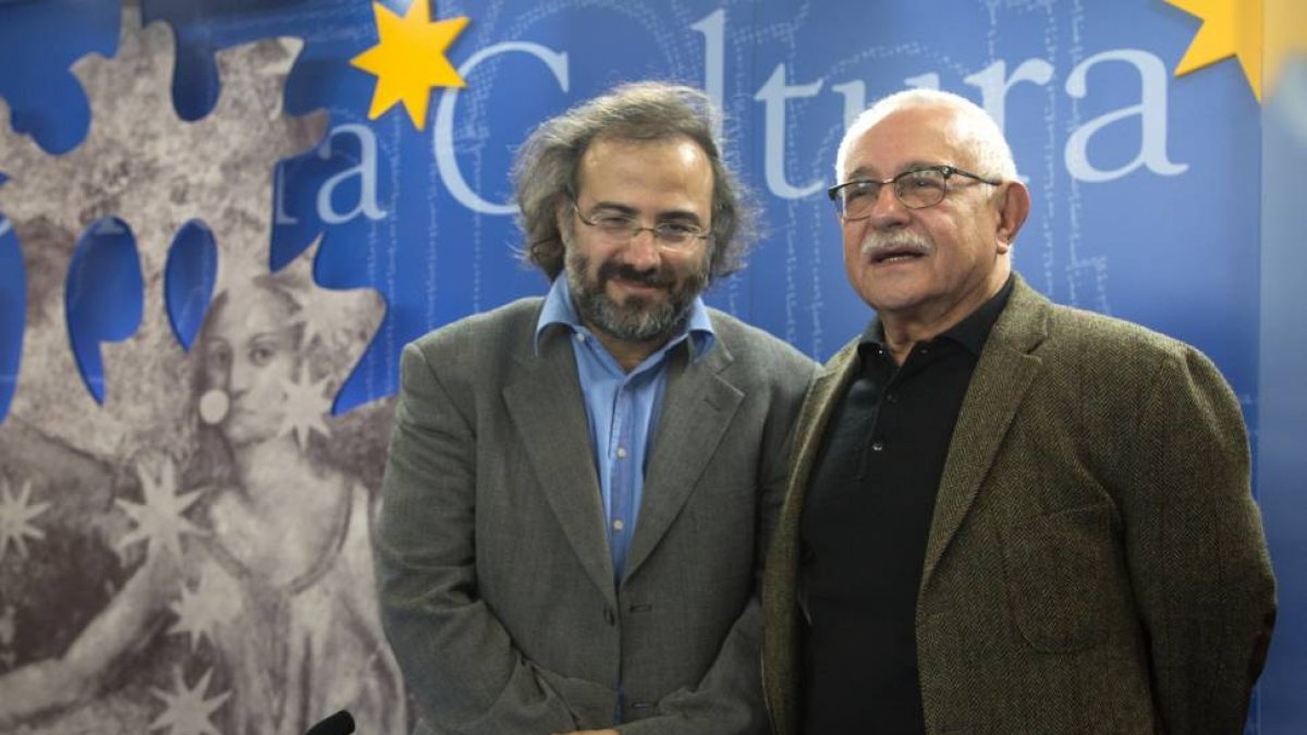Fallo del VI Premio Internacional de Poesía 'Gastón Baquero', convocado por la editorial Verbum y la Sociedad de Estudios Literarios y Humanísticos de Salamanca. En la imagen Alfredo Pérez Alencar y Pío Serrano-Ical