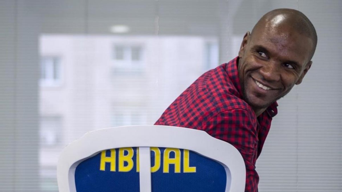 Enric Abidal, retratado para la portada del suplemento Más Deporte, en enero del 2015.-/ JORDI COTRINA
