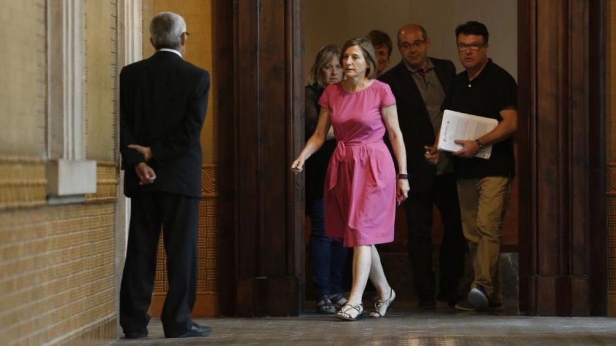 La presidenta del Parlament, Carme Forcadell, a su llegada a la reunión de la Mesa de este miércoles-ALBERT BERTRAN
