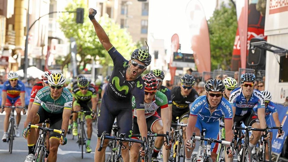 José Joaquín Rojas (Movistar) celebra la victoria en la llegada a Ciudad Rodrigo (Salamanca) de la última edición-J. L. Leal
