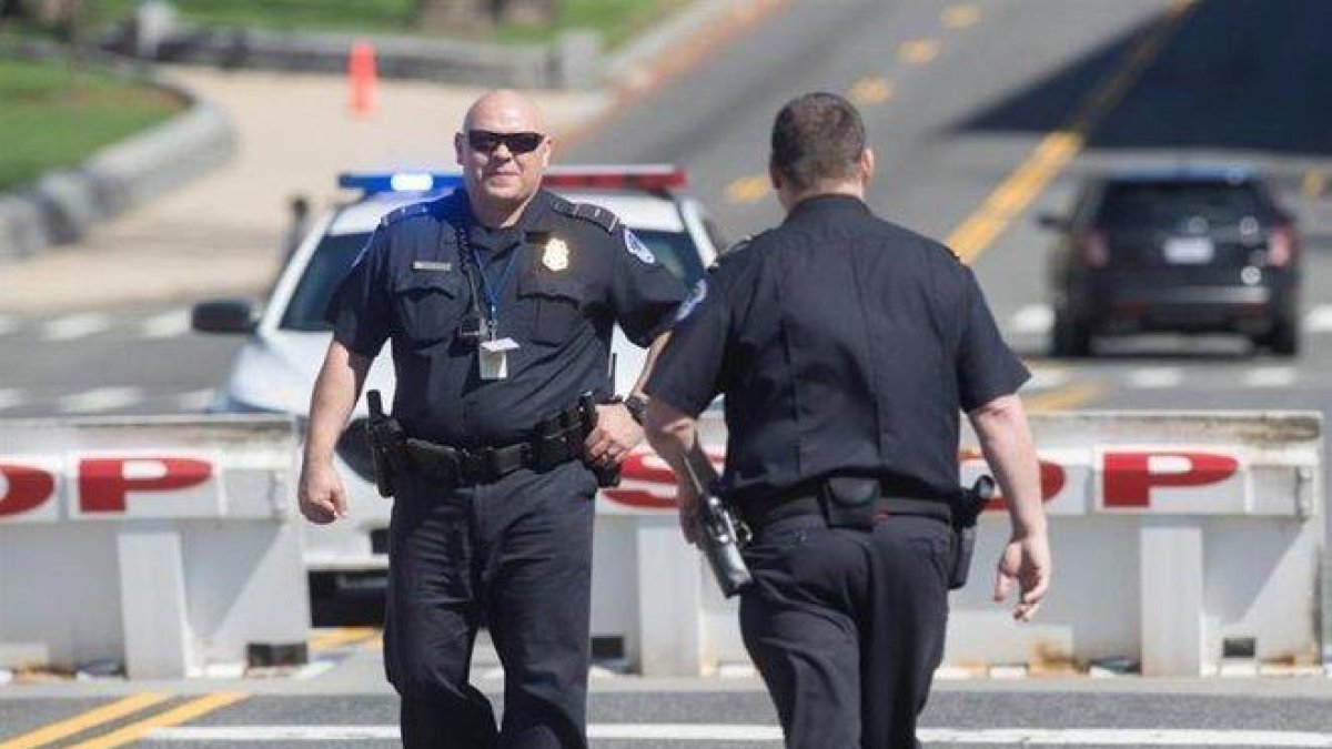 Policía de los Estados Unidos en operativo.-