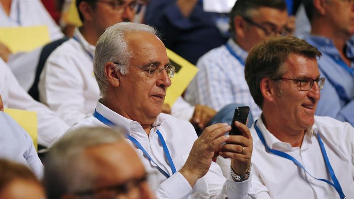 Feijoo junto al presidente riojano, Jose Ignacio Ceniceros-J.P. GANDUL (EFE)