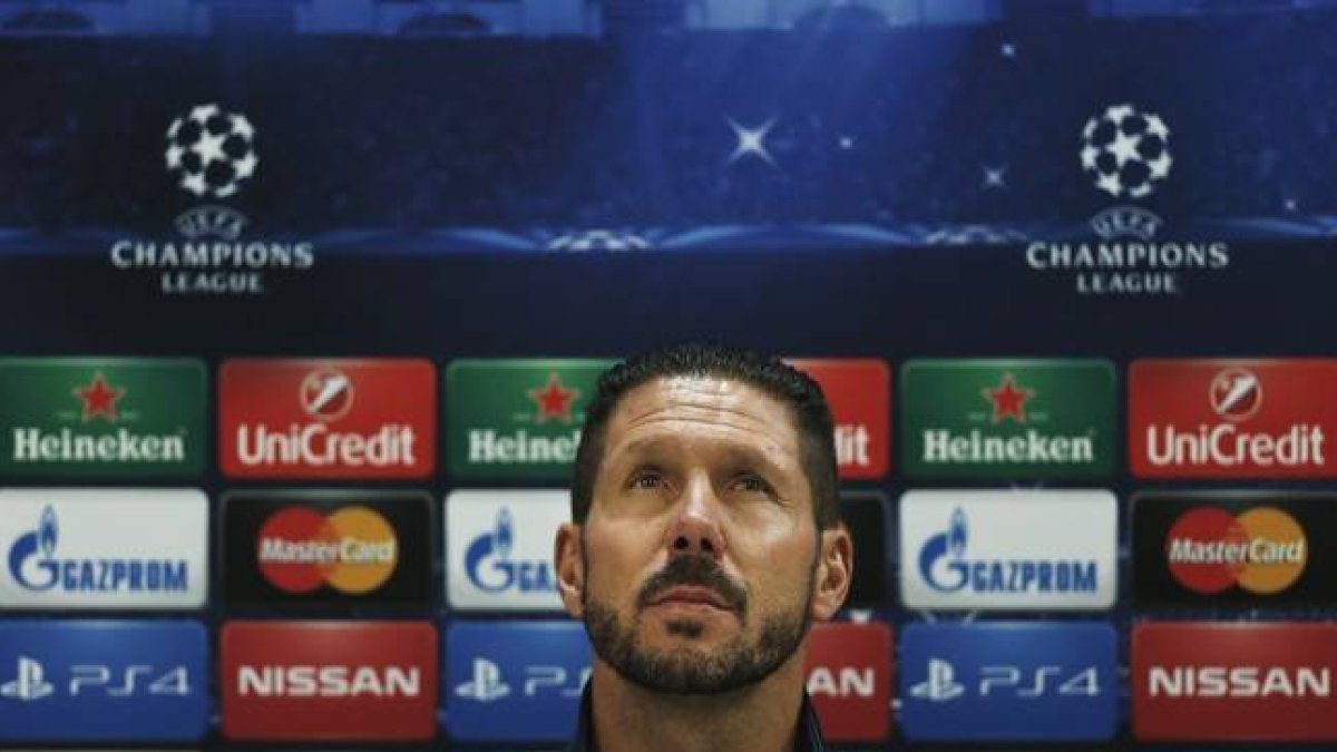 Diego Simeone durante la rueda de prensa previa al primer partido de la Liga de Campeones.-Foto: YORGOS KARAHALIS / REUTERS