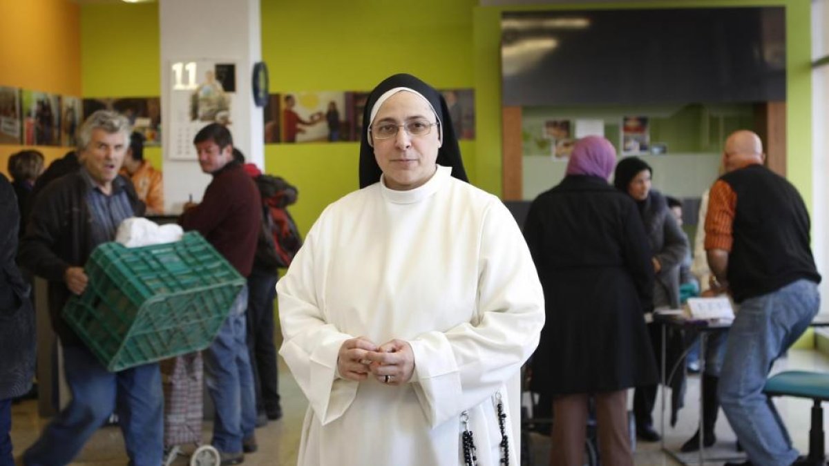 Sor Lucía Caram ha mostrado su apoyo a Rakosnik y Rahola, sus amigas incondicionales, con las que ha construido en la Fundación Rosa Oriol un proyecto al servicio de los más pobres.-MARC VILA (ARCHIVO)