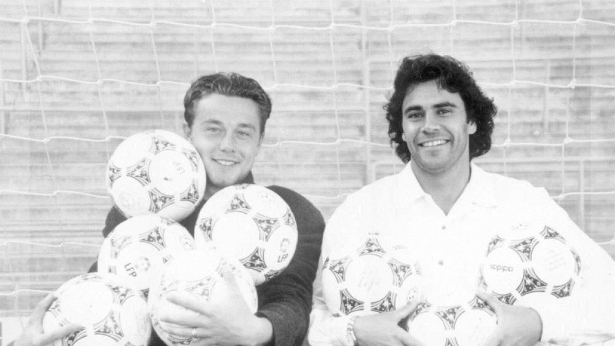 Peternac (i) y Quevedo tras marcar aquél cuatro penaltis al Oviedo.-M. ÁLVAREZ