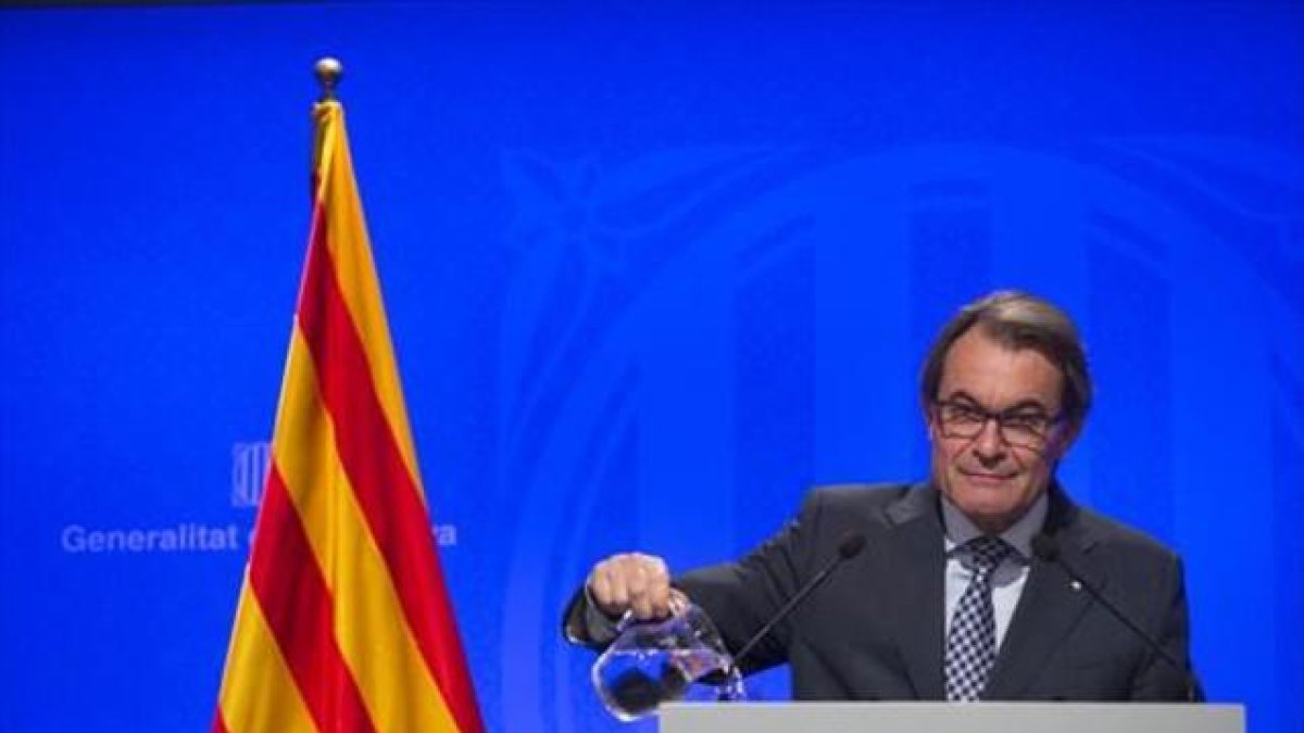 Artur Mas, ayer, durante la comparecencia ante la prensa.-DANNY CAMNINAL