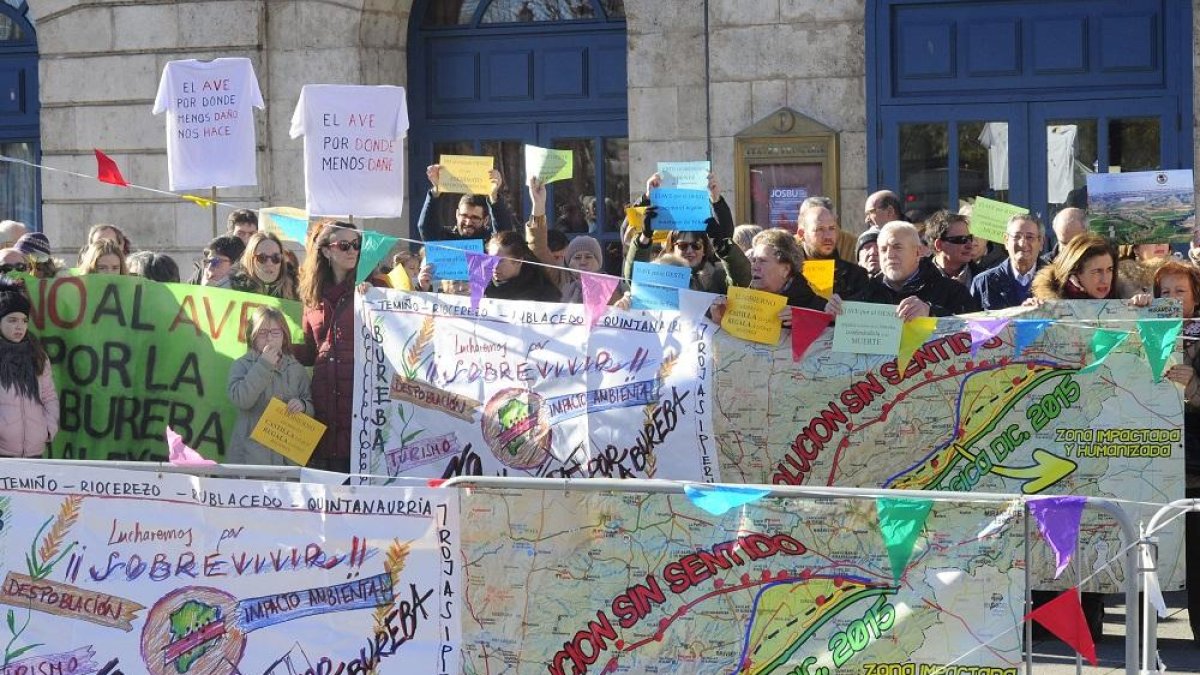 Imagen de la protesta celebrada ayer en Burgos.-ISRAEL L. MURILLO