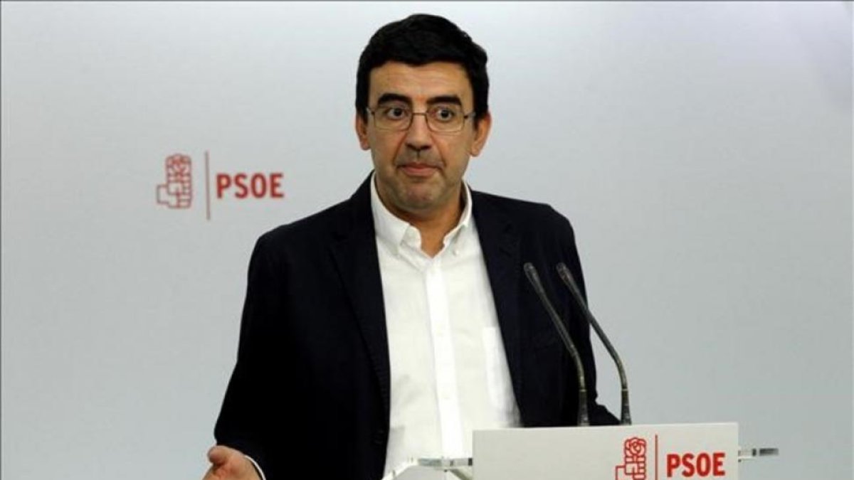 Mario Jiménez comparece tras la reunión de la gestora del PSOE.-