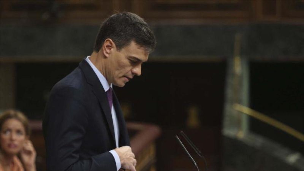 El presidente del Gobierno, Pedro Sánchez, en la sesión plenaria del Congreso de la pasada semana.-DAVID CASTRO