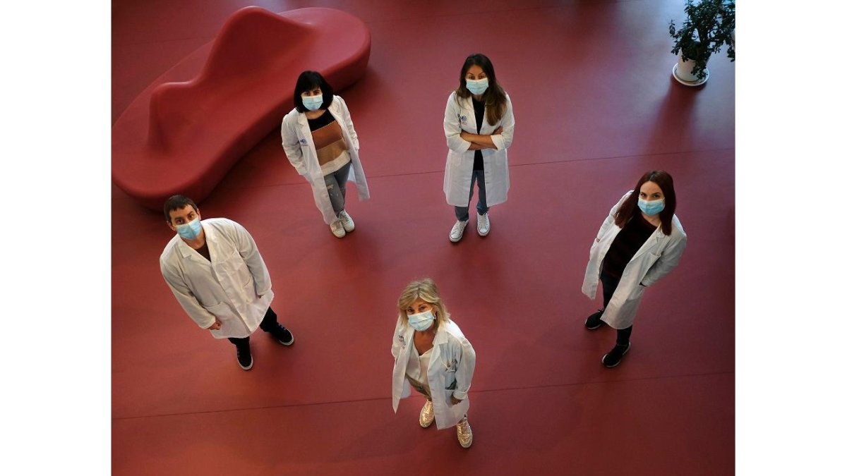 Investigadores del grupo de Neurobiología Molecular en el Instituto de Biología Funcional y Genómica de Salamanca. ENRIQUE CARRASCAL.
