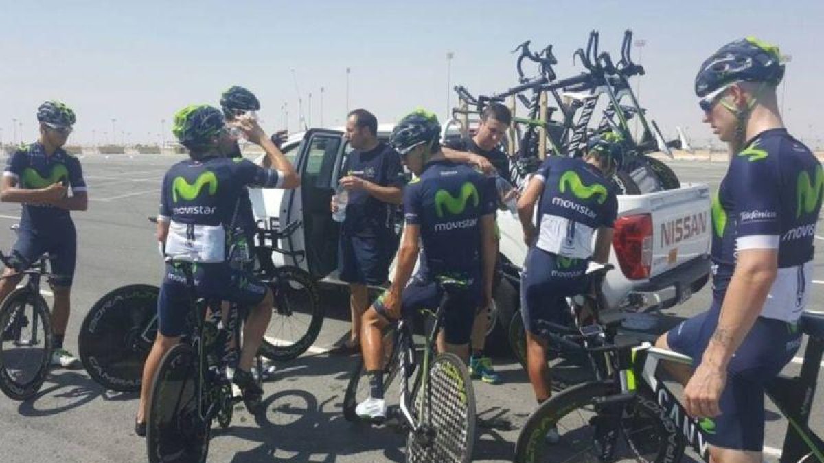 El equipo Movistar realiza su primer entrenamiento en suelo catarí.-MOVISTAR TEAM
