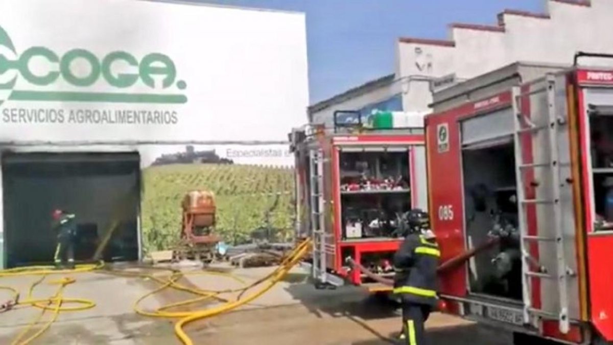 Incendio en la fábrica en Peñafiel.-BOMBEROS DIPUTACIÓN