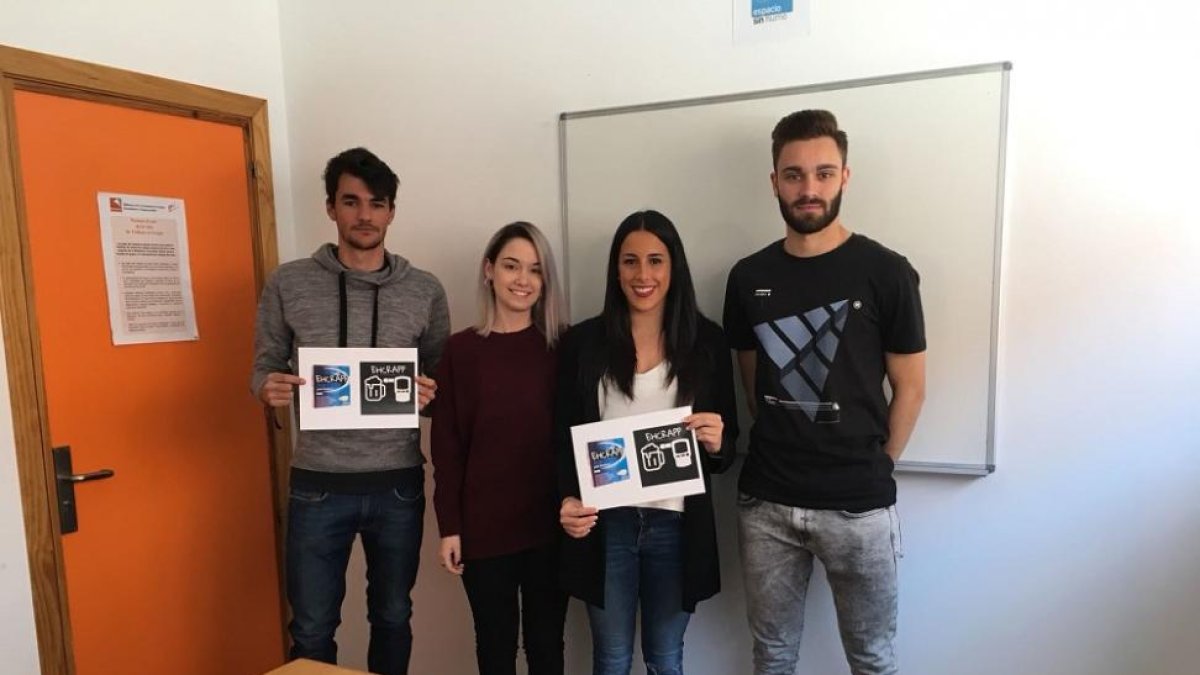 Gabriel Iscar, Cristina Martínez, Beatriz Casariello y Sergio González en las instalaciones de la Universidad de León. EL MUNDO-EL MUNDO