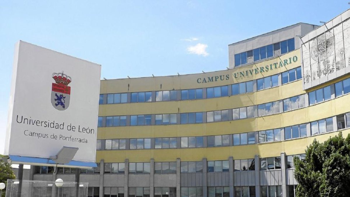 Edificio principal del Campus de la Universidad de León en Ponferrada.-EL MUNDO