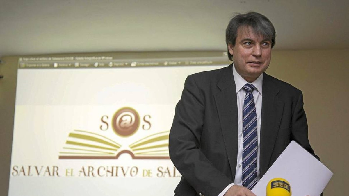 En la imagen el presidente de la Asociación Salvar el Archivo de Salamanca, Policarpo Sánchez-David Arranz