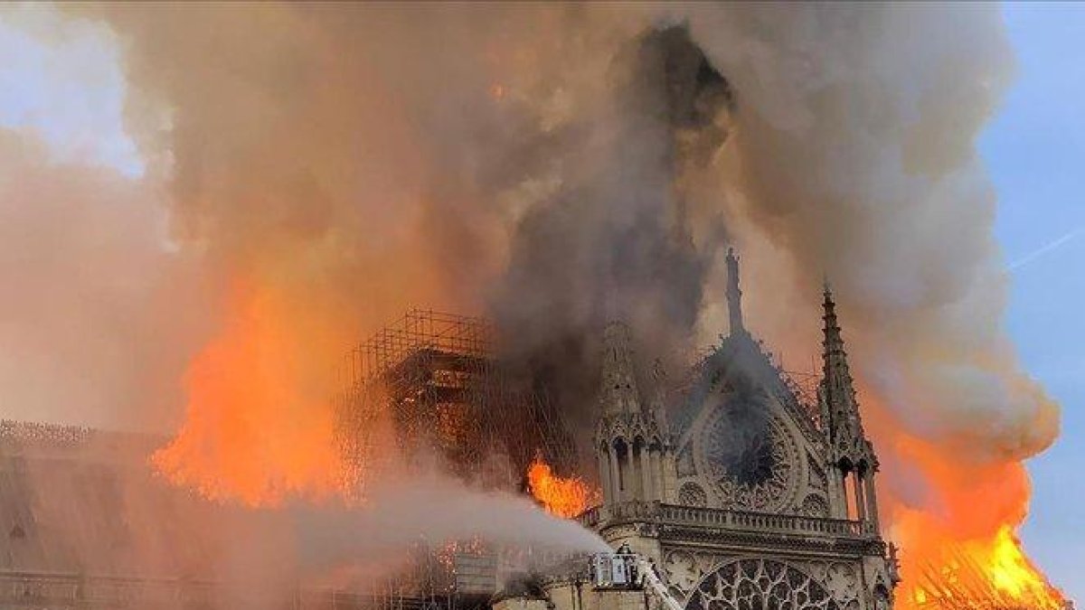 Notre Dame, en llamas.-PATRICK ANIDJAR AFP