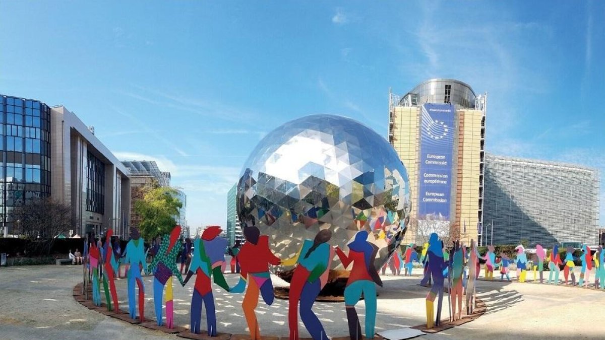 Obra «Universo iluminado», del artista Cristóbal Gabarrón.-EUROPA PRESS