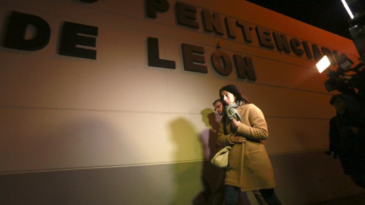 La ex policía local Raquel Gago, ingresa en el Centro Penitenciario de León, en el municipio de Mansilla de las Mulas-ICAL