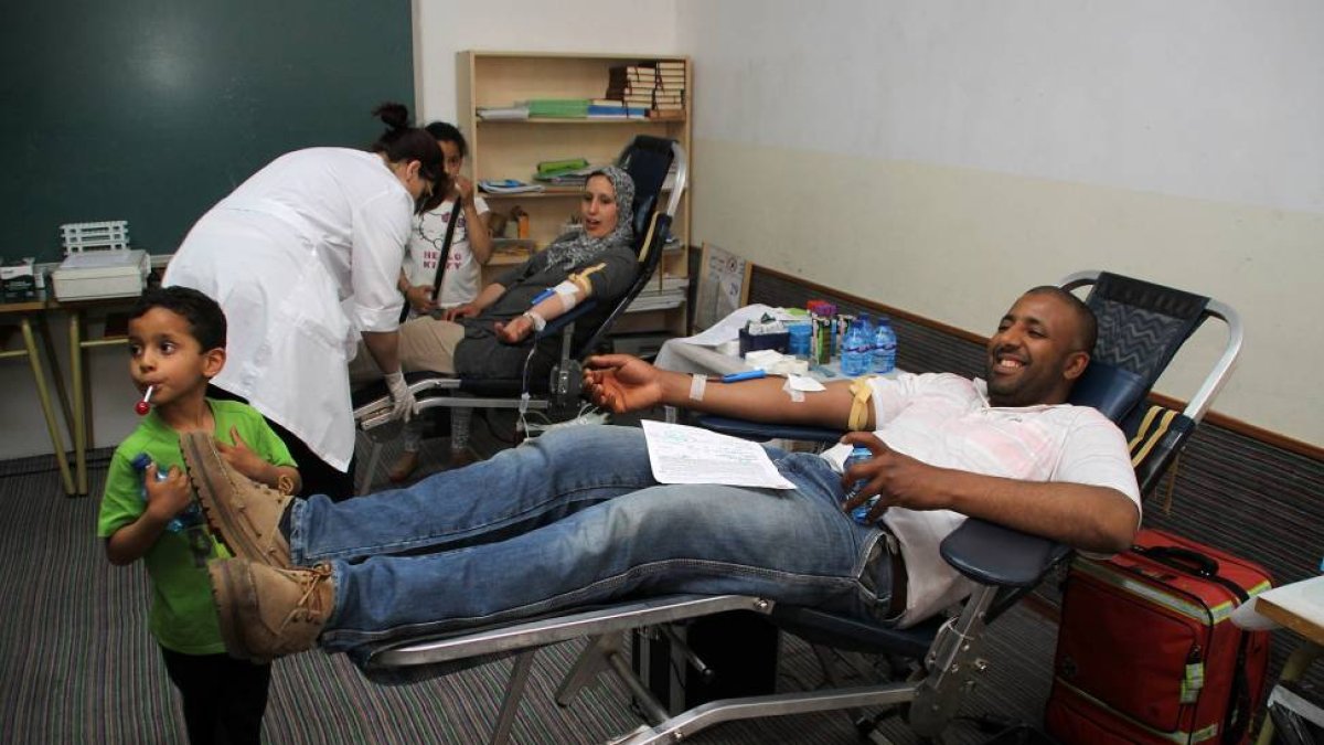 Una familia musulmana de León dona sangre en la Jornada de puertas abiertas-ICAL