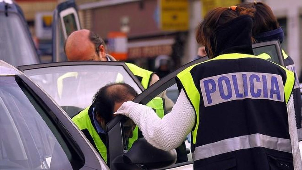 Imagen de archivo de una actuación policial contra una célula terrorista.-
