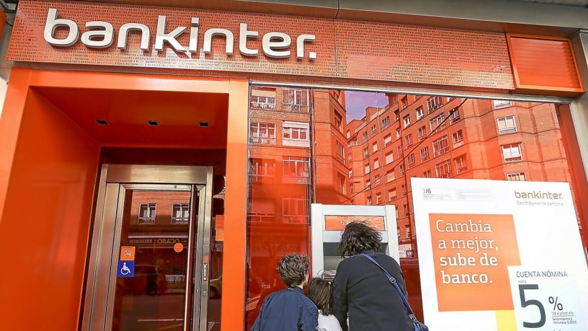 Sucursal de Bankinter de la calle San Luis donde ofrecieron la ‘oferta’ de la multidivisa a los demandantes.-M. Á. SANTOS