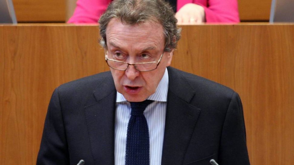 El consejero de la Presidencia, José Antonio de Santiago, durante el debate del Proyecto de Ley de Transparencia-Ical