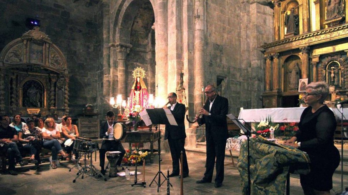 Concierto de Románico Atlántico en la iglesia de San Martín, en la localidad zamorana de San Martín de Castañeda-Ical