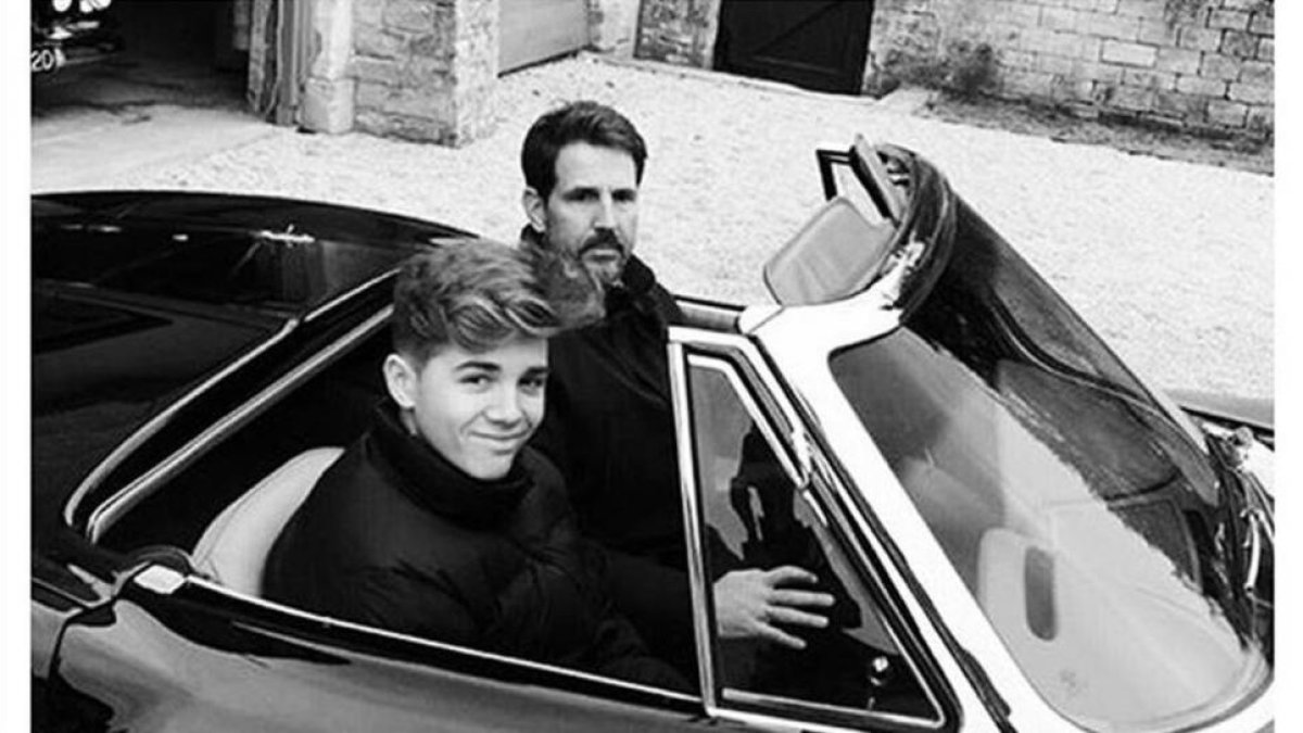 El joven Aquiles junto a su padre, Pablo de Grecia.-PERIODICO (INSTAGRAM)