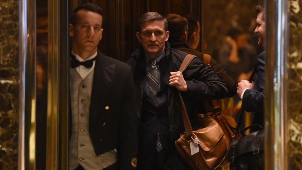 Michael Flynn a su llegada el miércoles a la torre Trump en Nueva York.-AFP / TIMOTHY A CLARY