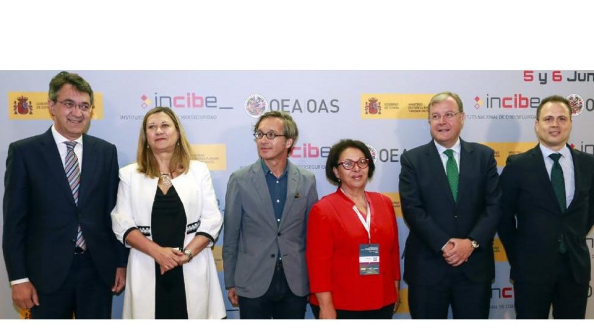 De izquierda a derecha. Juan Martínez Majo, Pilar del Olmo, José María Lassalle, Ideli Salvatti, Antonio Silván y Alberto Hernández en el foro-ICAL