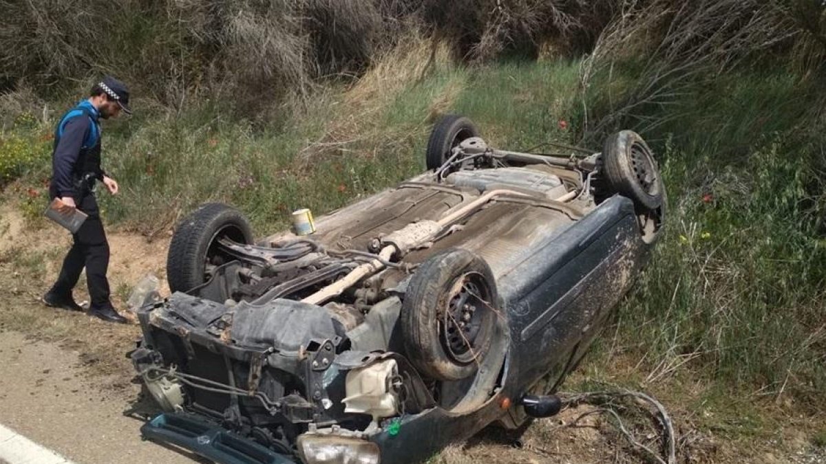 Momento del accidente en el que un coche se sale de la vía-EUROPA PRESS