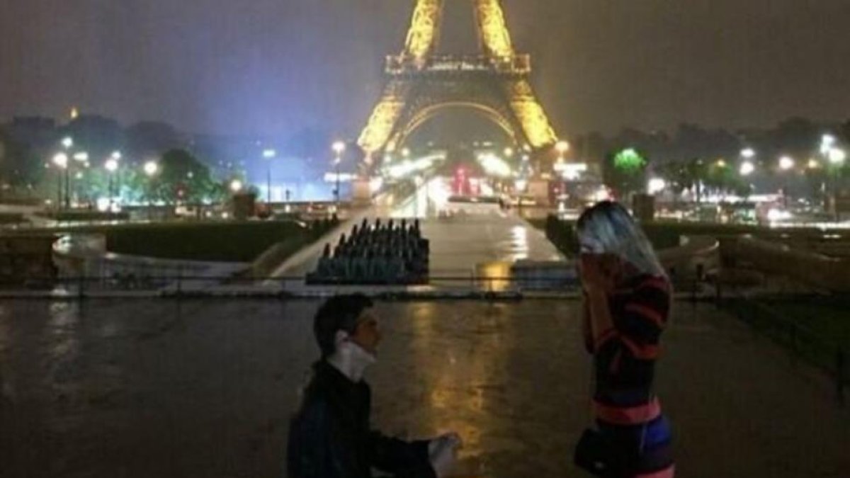 Taylor Fritz y su novia, en la Torre Eiffel-TWITTER