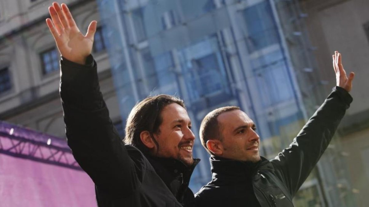 Pablo Iglesias y el secretario general de Podemos en Madrid, Luis Alegre.-AGUSTÍN CATALÁN