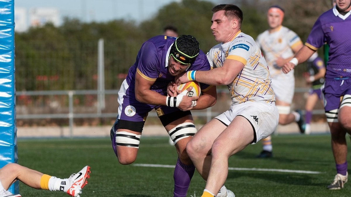 Una imagen del partido entre Cisneros y El Salvador. / J. L. USEROS