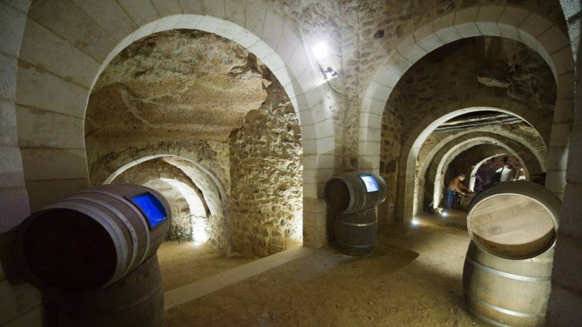 La bodega-museo de las Ánimas en Aranda de Duero (Burgos), da a conocer al turista una serie de oficios y tareas que se perdieron con la creación de las bodegas en las afueras del municipio y con el uso de nuevas y modernas tecnologías-Ical
