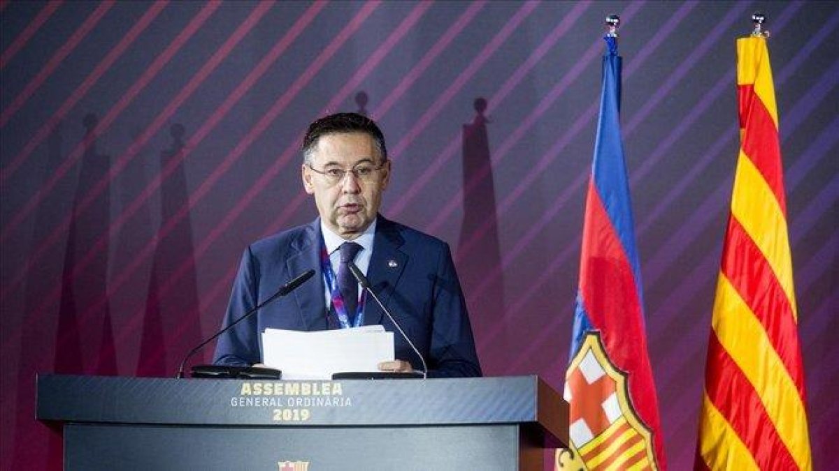 Bartomeu, en su discurso ante la asamblea de compromisarios del Barça en el Palau Blaugrana.-JORDI COTRINA