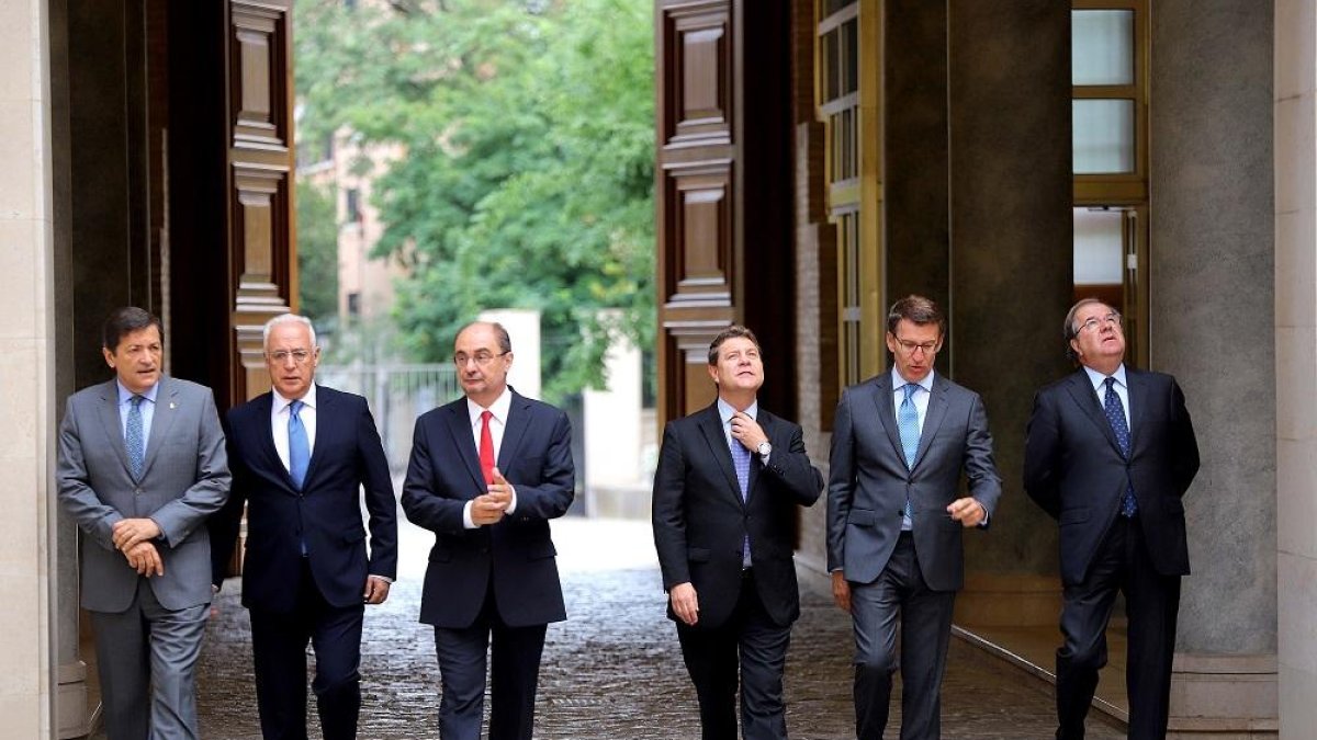 Los presidentes autonómicos durante la cita de Zaragoza.-ICAL