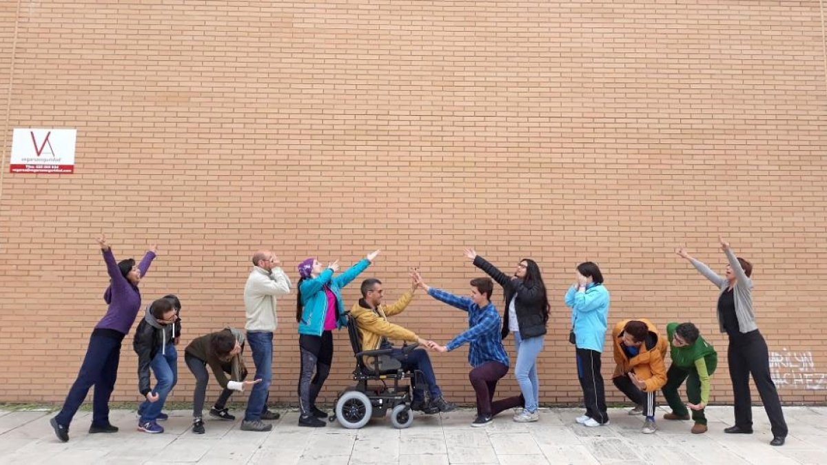 Integrantes de la compañía La Candela Teatro y Comunidad.-ICAL