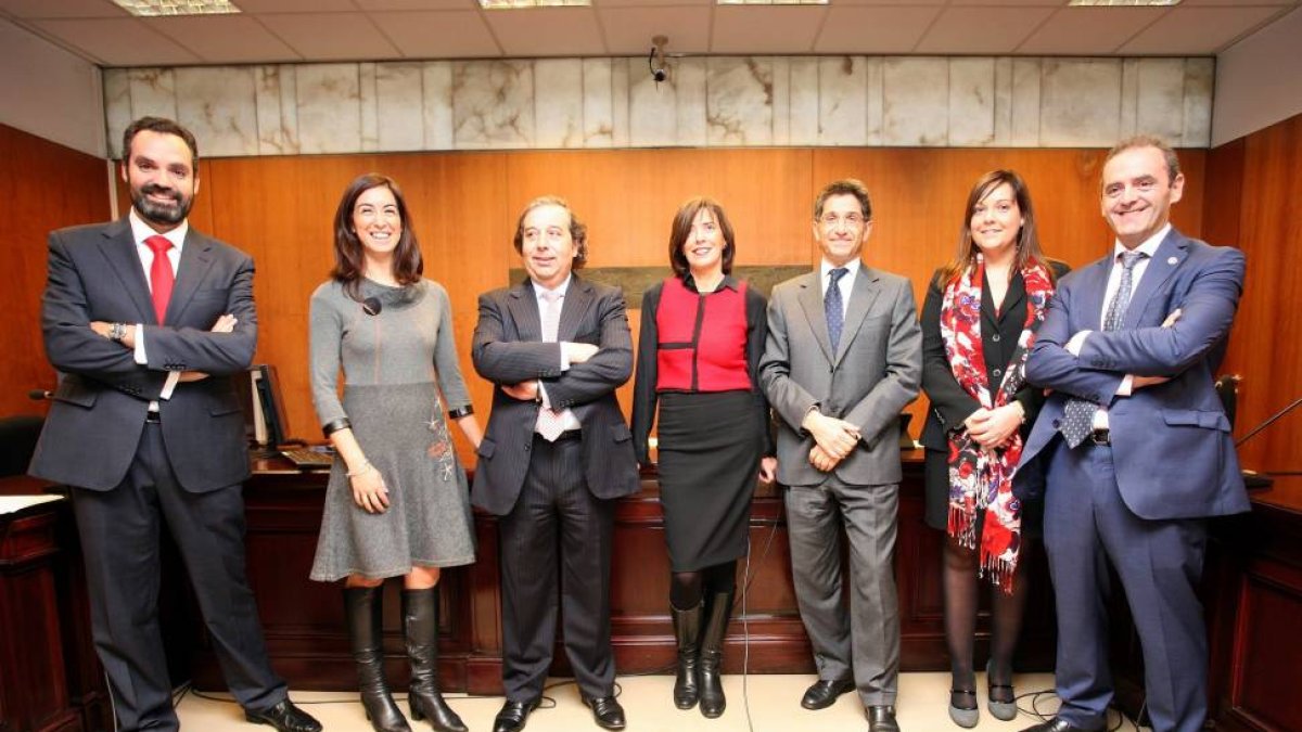 Presentación de la primera candidatura a la Sala del Gobierno del Tribunal Superior de Justicia de Castilla y León. Jueces no asociados, Asociación Judicial Francisco de Vitoria y Foro Judicial Independiente. Asisten, el juez del Juzgado de Violencia sobr-Ical