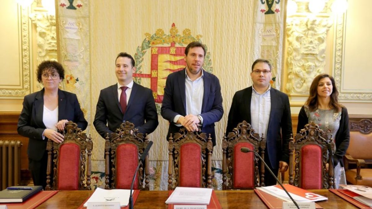 El Ayuntamiento de Valladolid, la Fundación 'La Caixa', la Casa de Juventud Aleste y Cáritas firman un convenio para favorecer el desarrollo del proyecto de intervención infanto-juvenil 'Delicias'.-ICAL