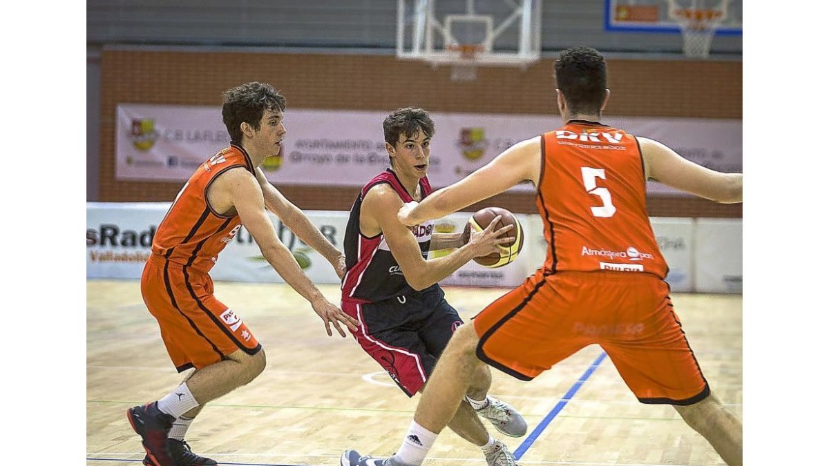 Una imagen del CBC Valladolid-Valencia Basket de ayer.-MIGUEL ÁNGEL SANTOS