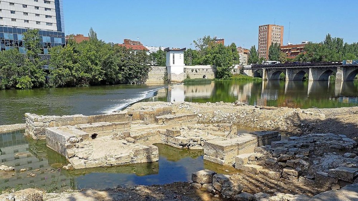 Estado que presentan los restos de las aceñas del río Pisuerga.-M.Á.SANTOS/ PHOTOGENIC